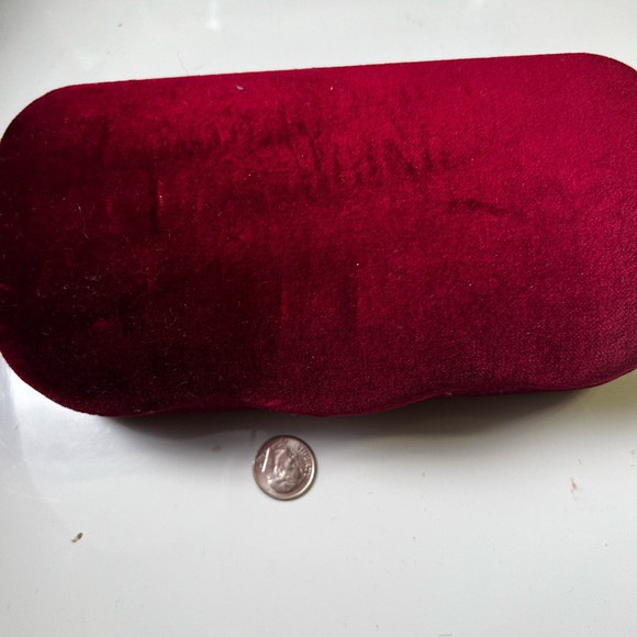 Gucci Burgundy Sunglasses Case and Gucci Slip Cover, Any Gender - Picture 5 of 10